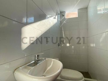 Venta de casa + cochera + terraza en Surco
