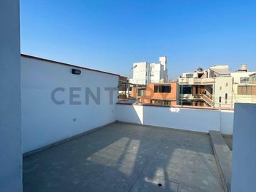 Venta de casa + cochera + terraza en Surco