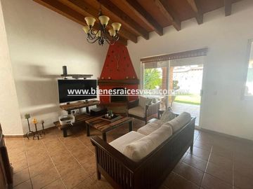 CASA EN VENTA EN RESIDENCIAL HACIENDAS TEQUISQUIAPAN. Talía