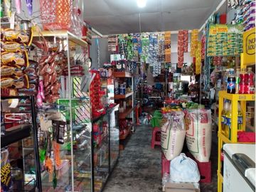 VENDO CASA  CON LOCAL COMERCIAL EN YURIMAGUAS, LORETO