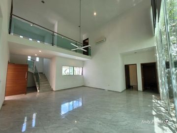 Vive dentro de la ciudad cerca de avenida Yucatán y Periférico