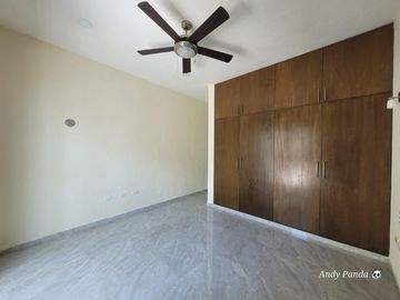 Vive dentro de la ciudad cerca de avenida Yucatán y Periférico