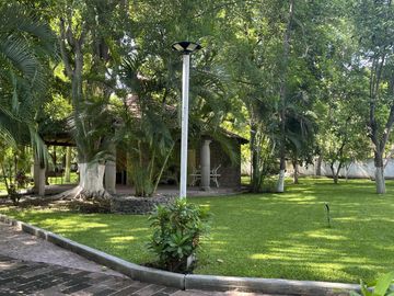 Venta Casa de Un Nivel excelente para Hotel Boutique o Asilo en Xochitepec,  Morelos