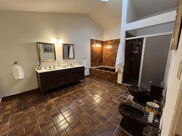 Venta Casa de Un Nivel excelente para Hotel Boutique o Asilo en Xochitepec,  Morelos
