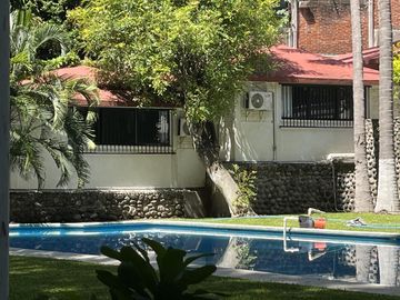 Venta Casa de Un Nivel excelente para Hotel Boutique o Asilo en Xochitepec,  Morelos