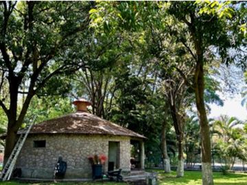 Venta Casa de Un Nivel excelente para Hotel Boutique o Asilo en Xochitepec,  Morelos