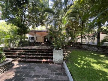 Venta Casa de Un Nivel excelente para Hotel Boutique o Asilo en Xochitepec,  Morelos