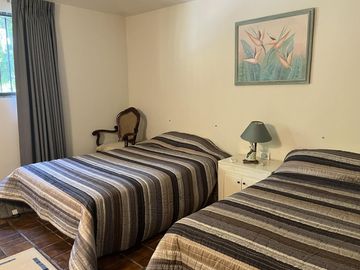 Venta Casa de Un Nivel excelente para Hotel Boutique o Asilo en Xochitepec,  Morelos