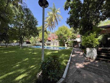 Venta Casa de Un Nivel excelente para Hotel Boutique o Asilo en Xochitepec,  Morelos