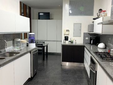 LINDA CASA EN VENTA  A UN PASO DEL PARQUE ROOSEVELT EN SAN ISIDRO