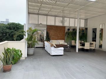 LINDA CASA EN VENTA  A UN PASO DEL PARQUE ROOSEVELT EN SAN ISIDRO