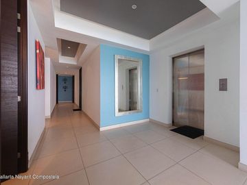 Departamento en Venta en Icon Puerto Vallarta frente a playa.