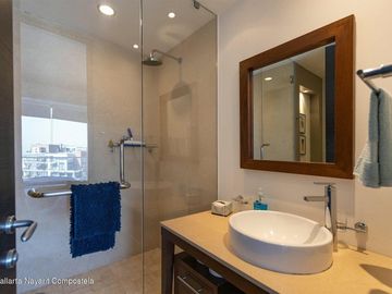 Departamento en Venta en Icon Puerto Vallarta frente a playa.