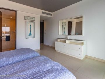 Departamento en Venta en Icon Puerto Vallarta frente a playa.