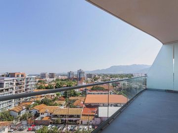 Departamento en Venta en Icon Puerto Vallarta frente a playa.
