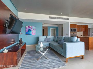 Departamento en Venta en Icon Puerto Vallarta frente a playa.