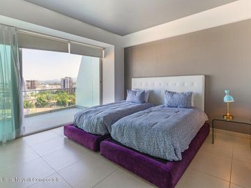 Departamento en Venta en Icon Puerto Vallarta frente a playa.