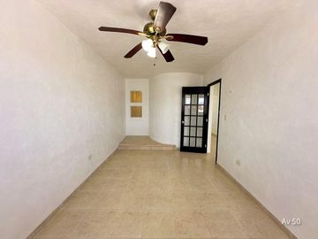 Casa de 4 recámaras sobre avenida en Francisco de Montejo