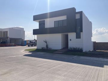 CASA CON ALBERCA EN VENTA EN PUNTA TIBURÓN LAG 8