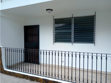 VIA BRASIL / CASA DE DOS NIVELES / RESIDENCIAL O COMERCIAL / 800M