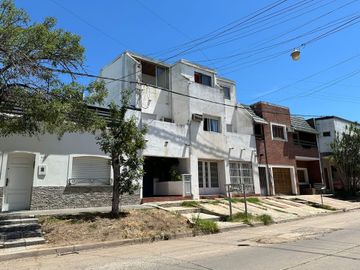 Departamento 3 dormitorios y cochera en B Candioti