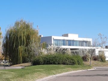 CASA EN VENTA BARRIO PRIVADO LA VACHERIE C GOLF