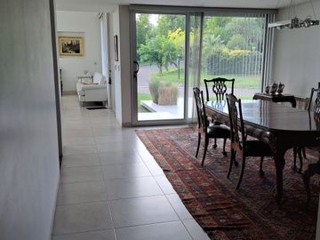 CASA EN VENTA BARRIO PRIVADO LA VACHERIE C GOLF