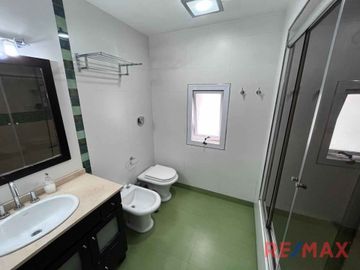 VENTA PISO DE 5 AMBIENTES C/COCHERA - AVELLANEDA