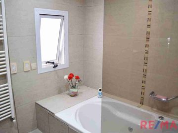 VENTA PISO DE 5 AMBIENTES C/COCHERA - AVELLANEDA