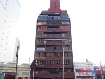 VENTA PISO DE 5 AMBIENTES C/COCHERA - AVELLANEDA