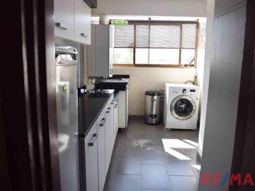 VENTA PISO DE 5 AMBIENTES C/COCHERA - AVELLANEDA