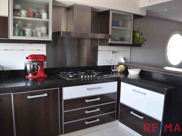 VENTA PISO DE 5 AMBIENTES C/COCHERA - AVELLANEDA