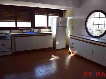 VENTA PISO DE 5 AMBIENTES C/COCHERA - AVELLANEDA
