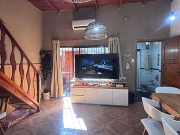 Departamento Tipo Casa en venta en Lanus Este