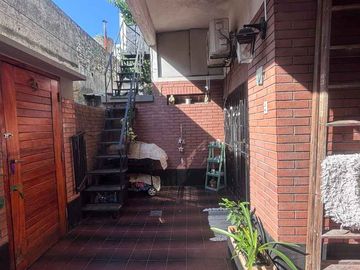 Departamento Tipo Casa en venta en Lanus Este