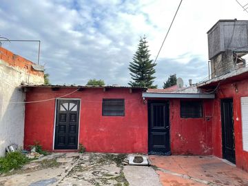 VENTA LOTE CON CONSTRUCCION A RECICLAR OPORTUNIDAD