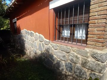 VENTA CASA Y DEPARTAMENTO CON PILETA LA FALDA
