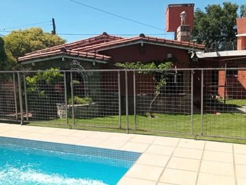 VENTA CASA Y DEPARTAMENTO CON PILETA LA FALDA