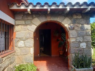 VENTA CASA Y DEPARTAMENTO CON PILETA LA FALDA