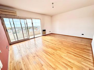 Venta Departamento, San Isidro -  con Cochera
