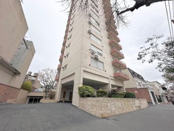 Venta Departamento, San Isidro -  con Cochera