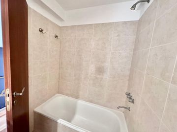 Venta Departamento, San Isidro -  con Cochera