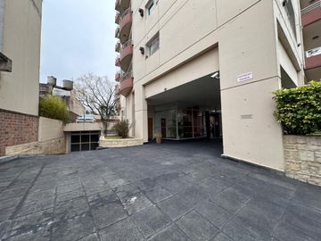 Venta Departamento, San Isidro -  con Cochera
