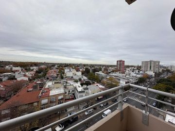 Venta Departamento, San Isidro -  con Cochera