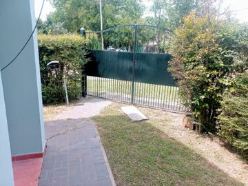 VENTA CASA QUINTA 5 AMBIENTES MERLO  PILETA