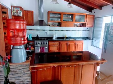 VENTA CASA QUINTA 5 AMBIENTES MERLO  PILETA