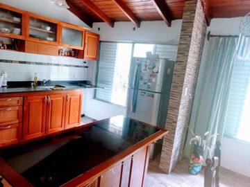 VENTA CASA QUINTA 5 AMBIENTES MERLO  PILETA