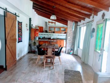 VENTA CASA QUINTA 5 AMBIENTES MERLO  PILETA