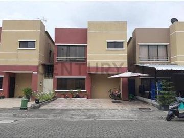 Casa en Venta Urbanización Bosque Real II, Cantón Milagro