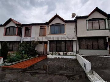Casa en Venta – Conjunto El Prado, Sangolquí